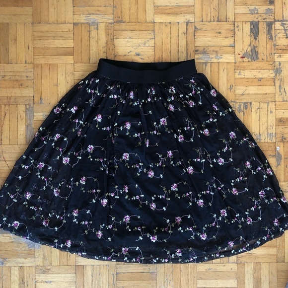F21 Floral Tulle Skirt - Picture 2 of 10